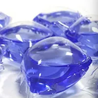 Máquina de envasado para cápsulas de detergente en bolsas prefabricadas