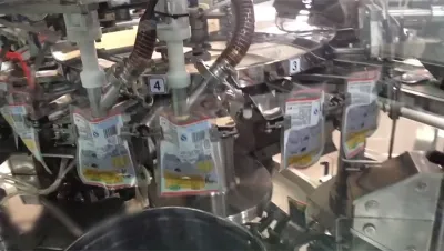 Envasado de salsa de frijol dulce